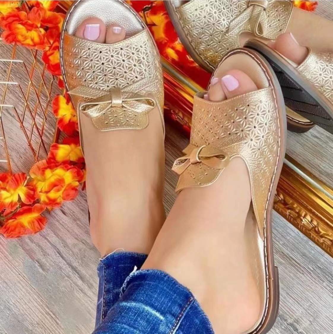 Square Heel Flat Sandals Are Fashionable